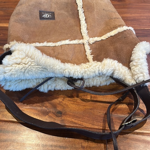 UGG Australia Tan/cream Fur Trim/Interior w sm int purse - Picture 7 of 7